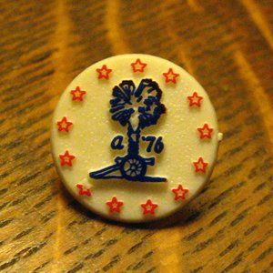 American USA Bicentennial Vintage Lapel Pin
